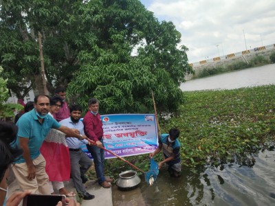 ভাঙ্গায় উম্মুক্ত ও প্রাতিষ্ঠানিক জলাশয়ে মাছের পোনা অবমুক্ত ভাঙ্গায় উম্মুক্ত ও প্রাতিষ্ঠানিক জলাশয়ে মাছের পোনা অবমুক্ত